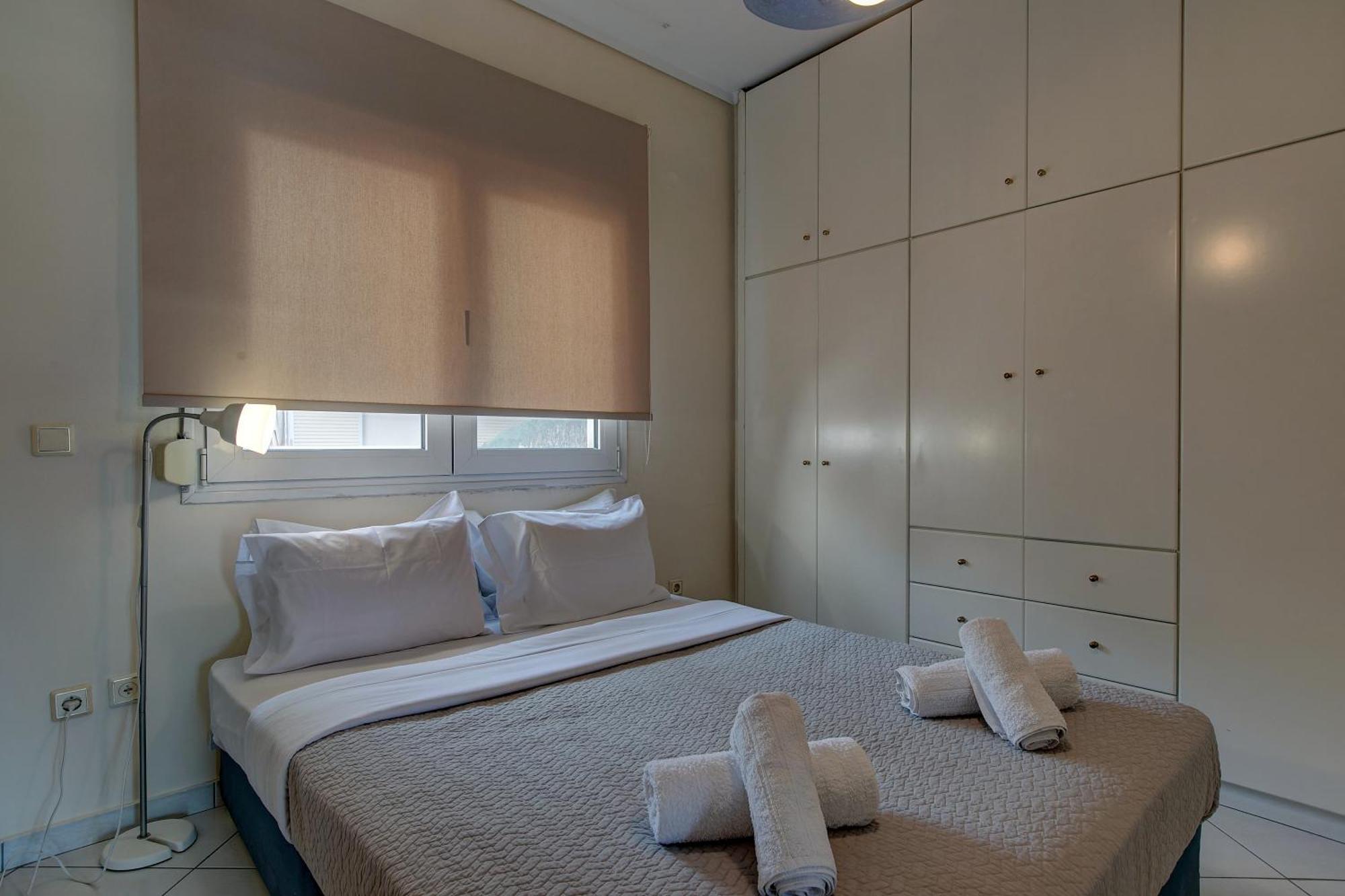 Great With Private Parking Apartment *