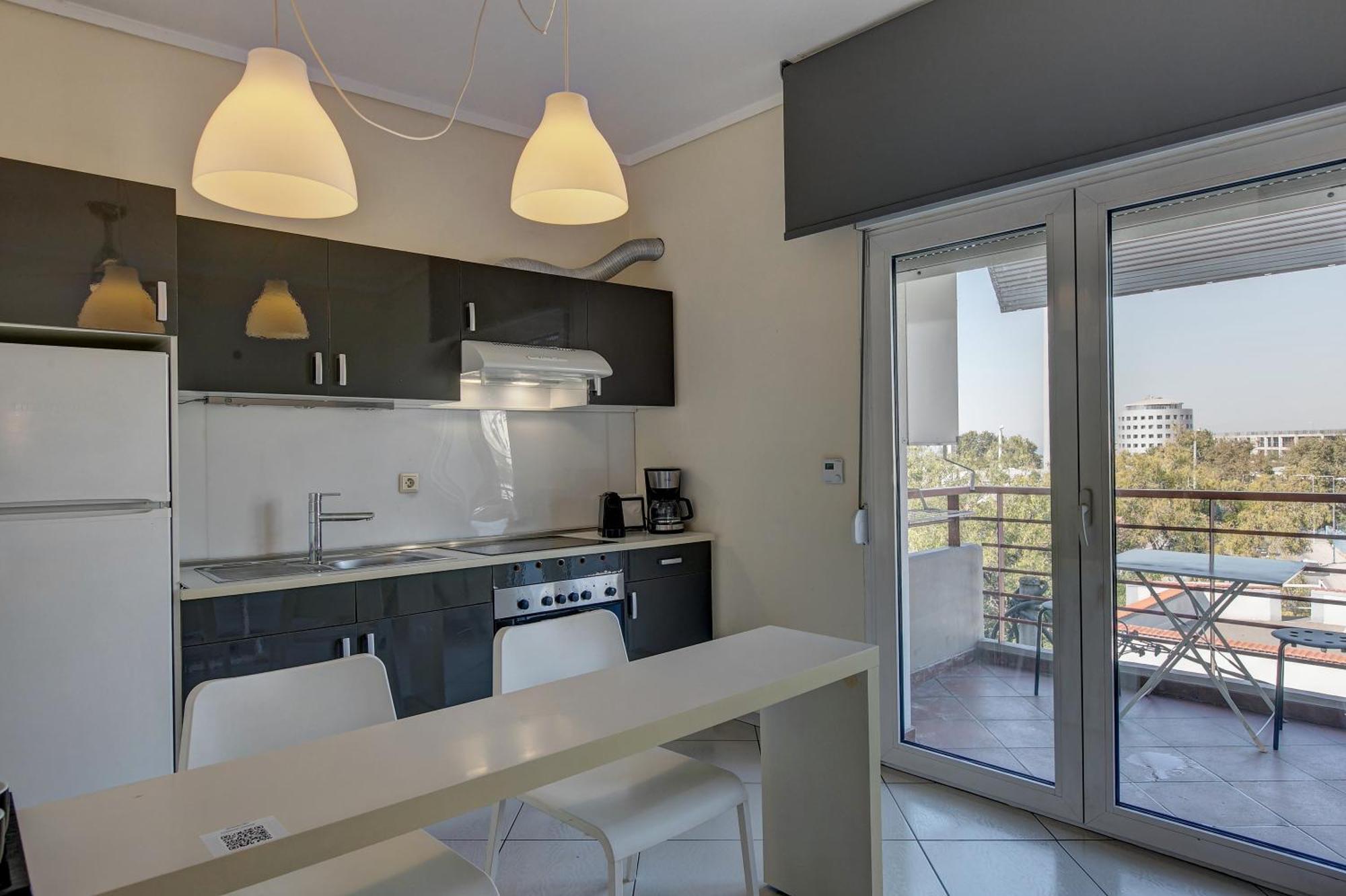 Great With Private Parking Apartment *