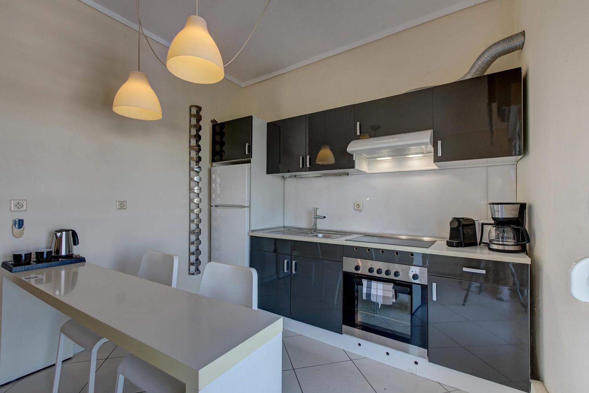 Apartment Great With Private Parking *